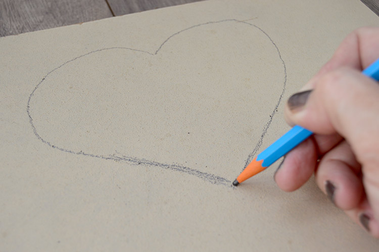 DIY Jewelry Organizer tutorial - draw the shape for your cutout